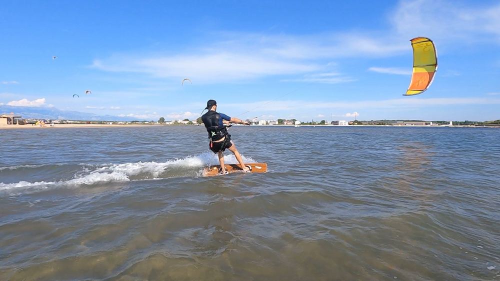 Thoren Lederer beim Kitesurfen